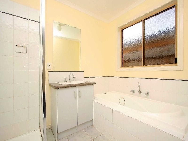 2/53 Jade Way, Hillside VIC 3037