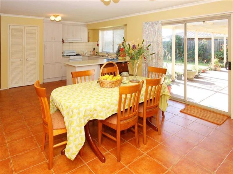 32 Dundee Way, Sydenham VIC 3037