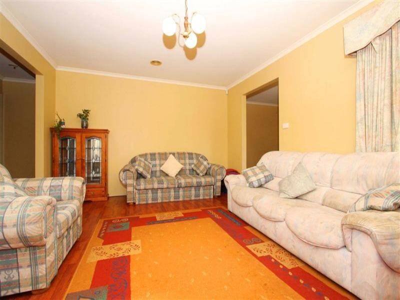 32 Dundee Way, Sydenham VIC 3037