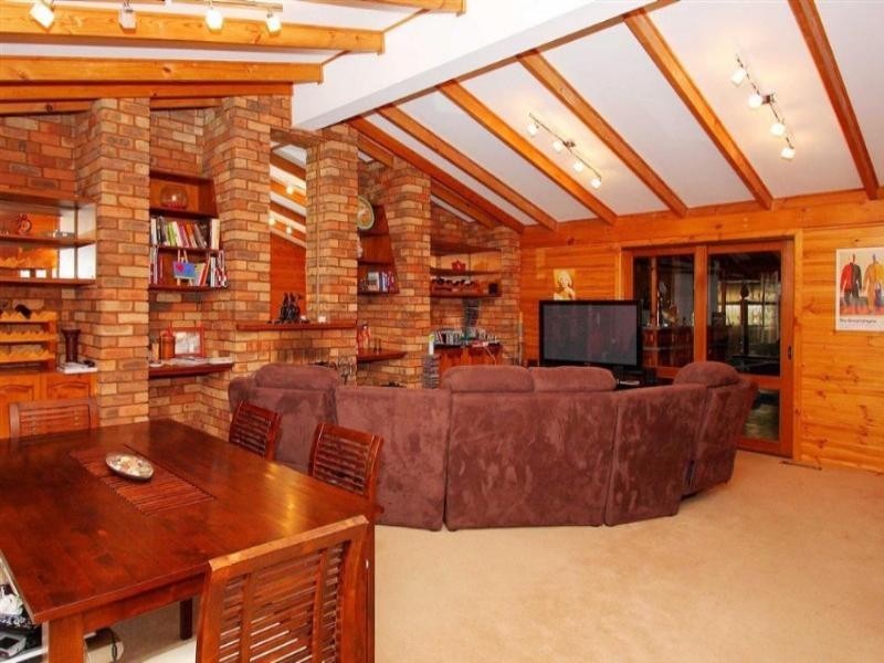 11 Beaumont Court, Sydenham VIC 3037