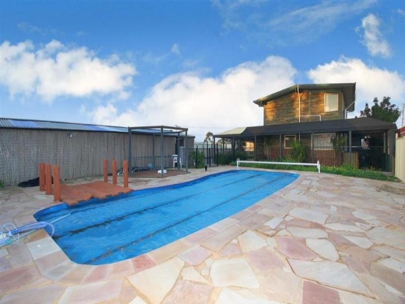 11 Beaumont Court, Sydenham VIC 3037