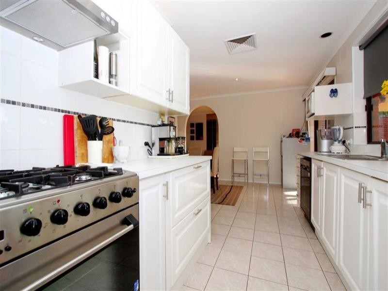 8 Narong Place, Keilor Downs VIC 3038