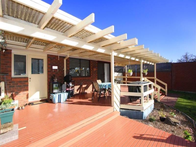 8 Narong Place, Keilor Downs VIC 3038