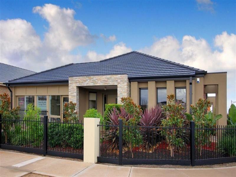 15 Botanical Drive, Caroline Springs VIC 3023