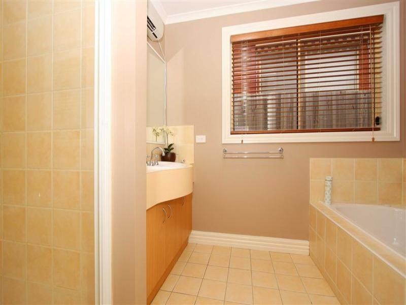19 Wattlevalley Drive, Hillside VIC 3037