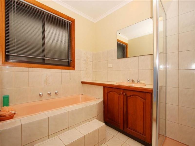 27 Minerva Crescent, Keilor Downs VIC 3038