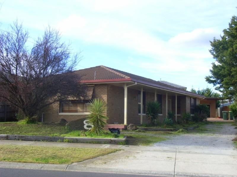 8 Buckingham Crescent, Sydenham VIC 3037