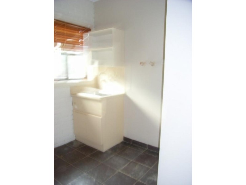 8 Buckingham Crescent, Sydenham VIC 3037