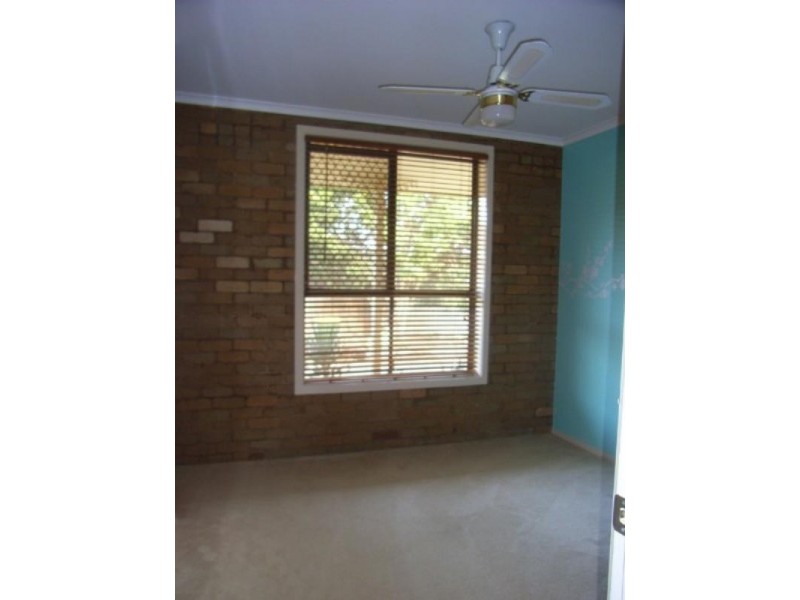 8 Buckingham Crescent, Sydenham VIC 3037