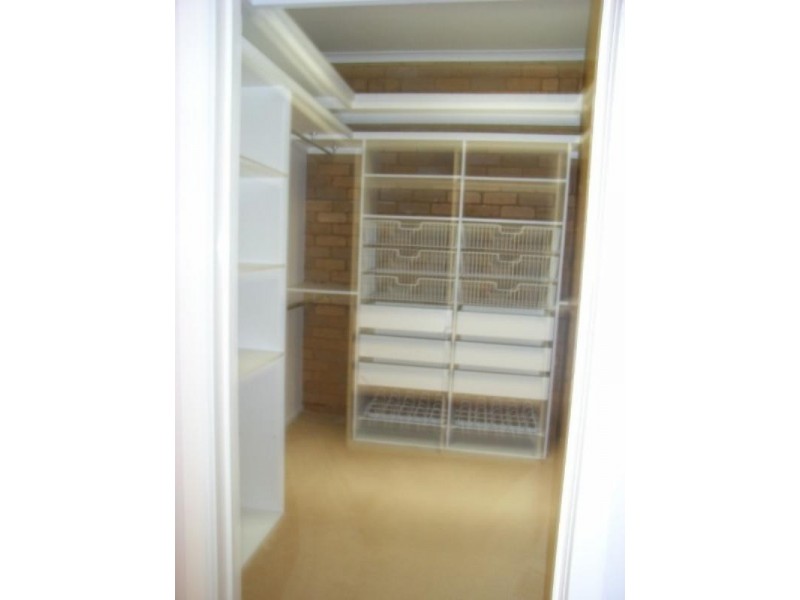 8 Buckingham Crescent, Sydenham VIC 3037