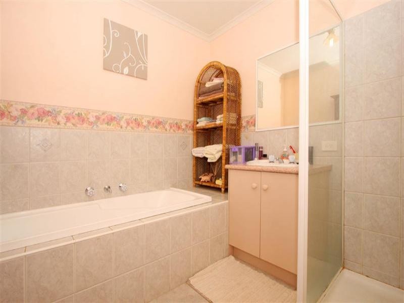 4/4-6 Joseph Drive, Hillside VIC 3037