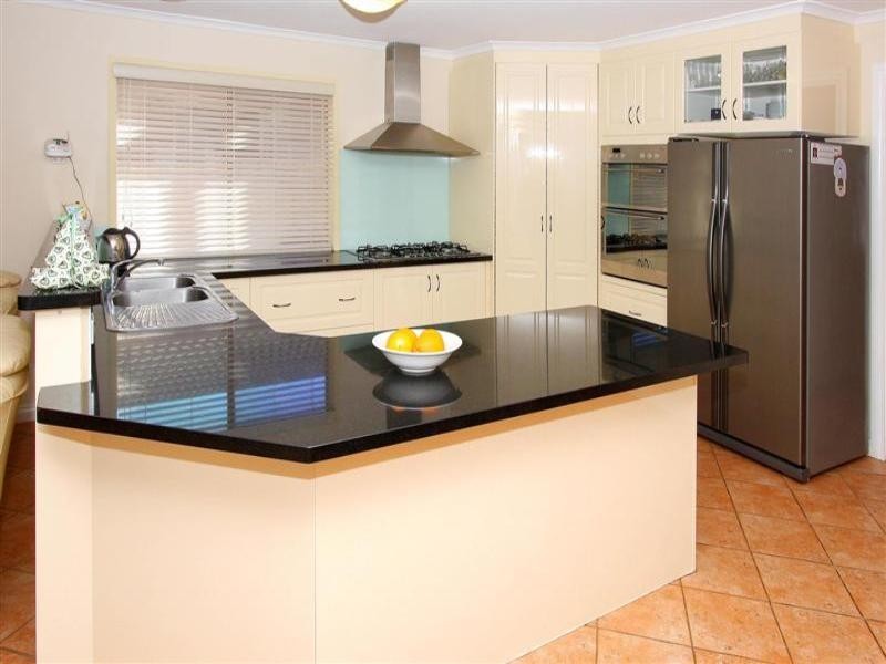 7 Brogil Walk, Sydenham VIC 3037