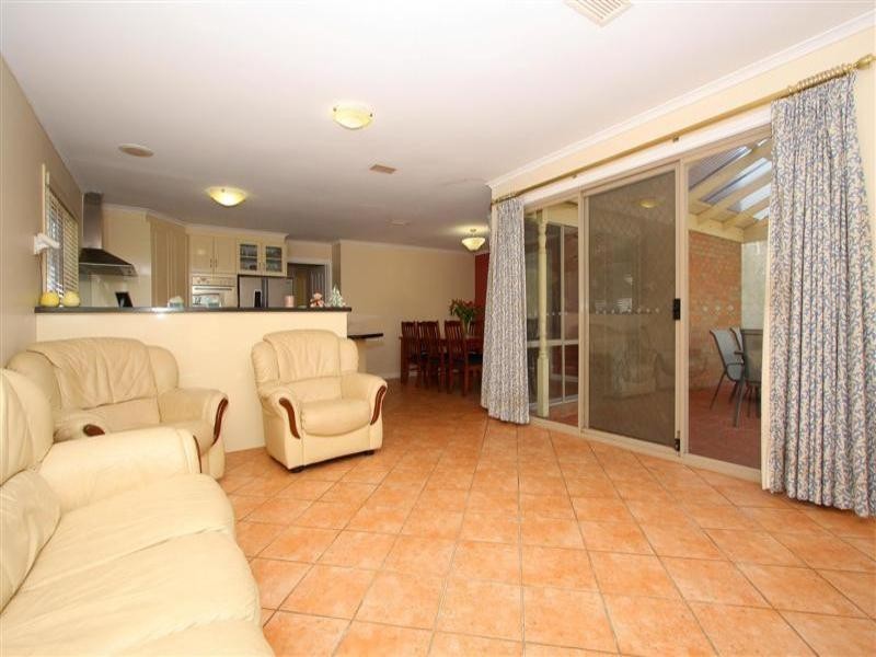 7 Brogil Walk, Sydenham VIC 3037