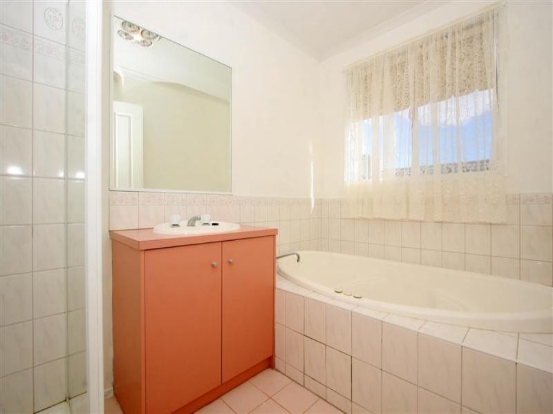 7 Brogil Walk, Sydenham VIC 3037