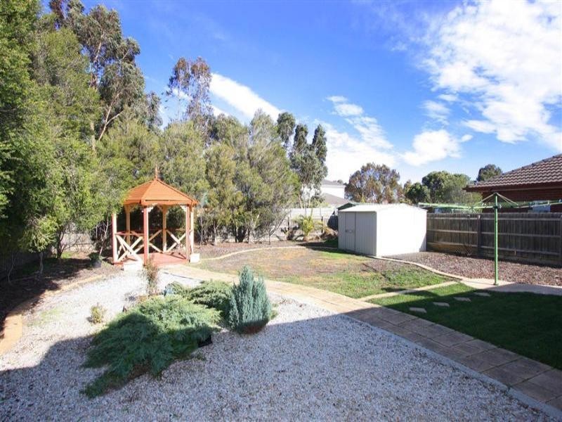 7 Brogil Walk, Sydenham VIC 3037