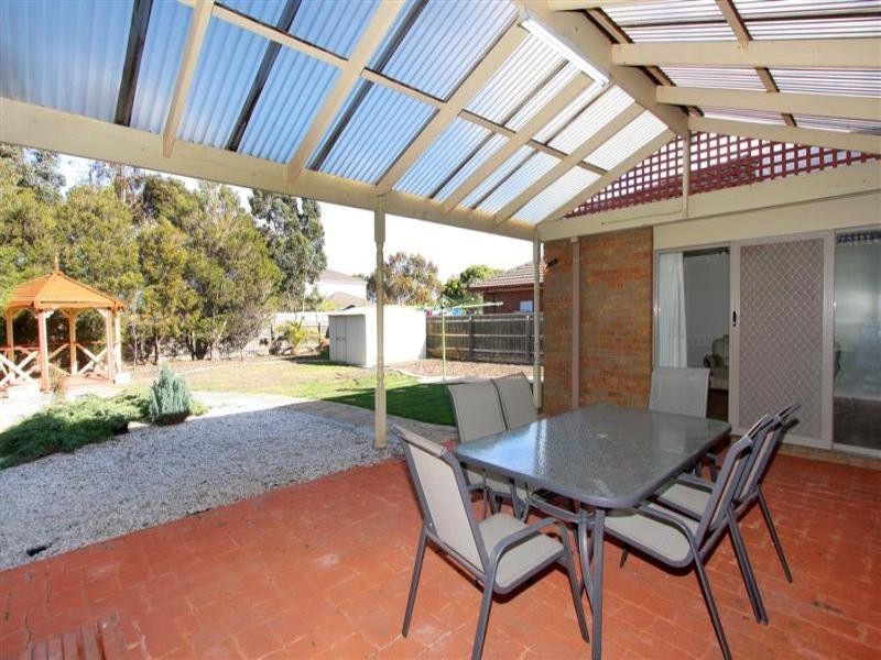 7 Brogil Walk, Sydenham VIC 3037