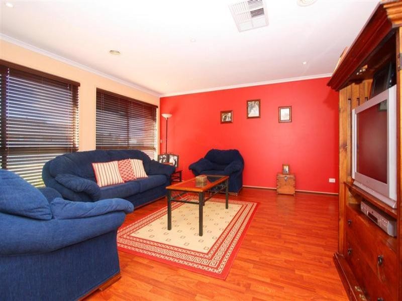 18 Honeysuckle Avenue, Hillside VIC 3037