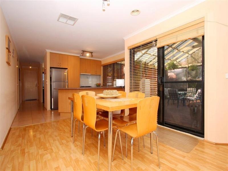 18 Honeysuckle Avenue, Hillside VIC 3037