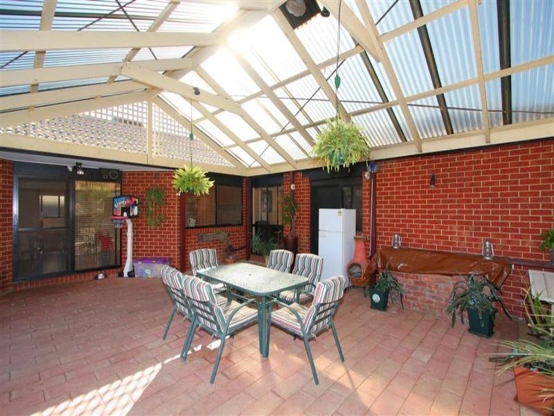 18 Honeysuckle Avenue, Hillside VIC 3037