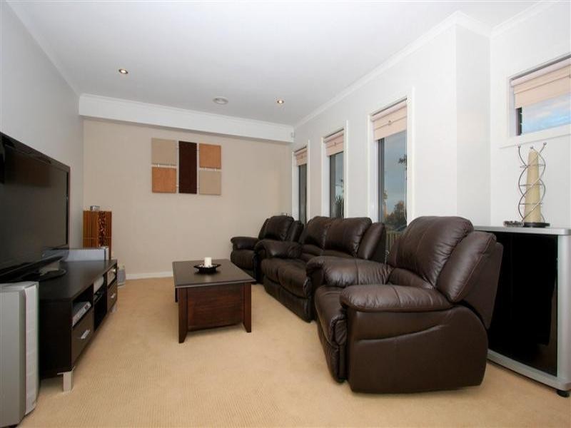 11 Parkes Way, Burnside Heights VIC 3023