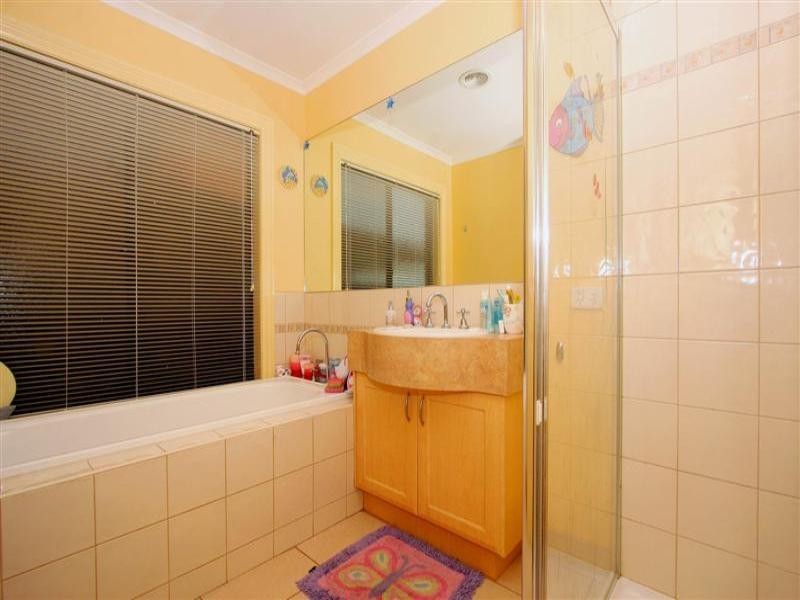 6 Yiota Place, Sydenham VIC 3037