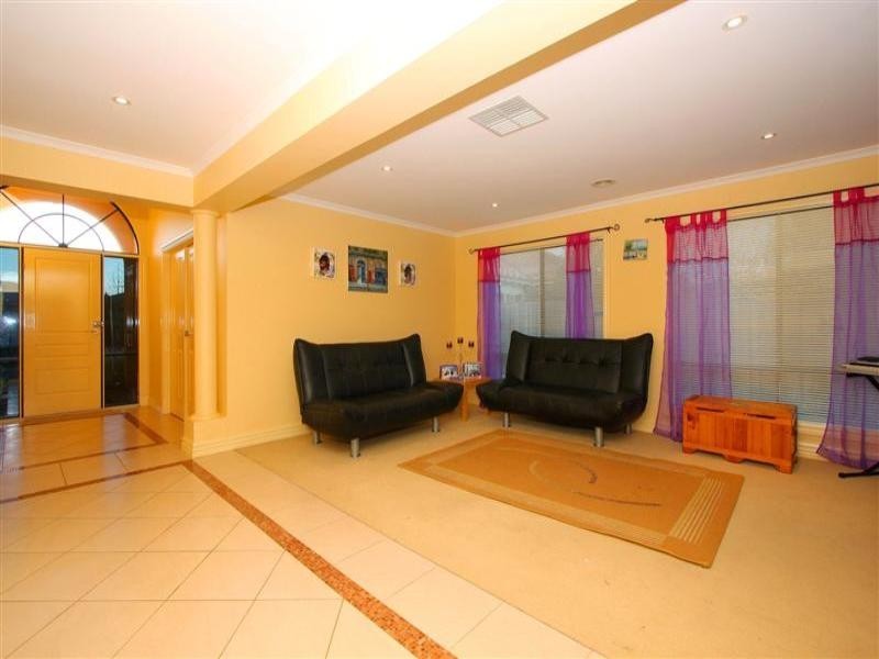 6 Yiota Place, Sydenham VIC 3037