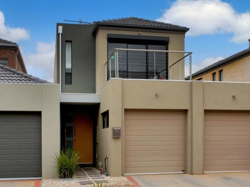 3 Beacon Lane, Caroline Springs VIC 3023