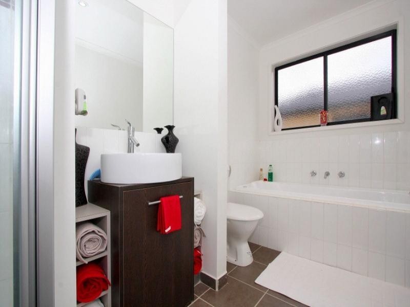 3 Beacon Lane, Caroline Springs VIC 3023