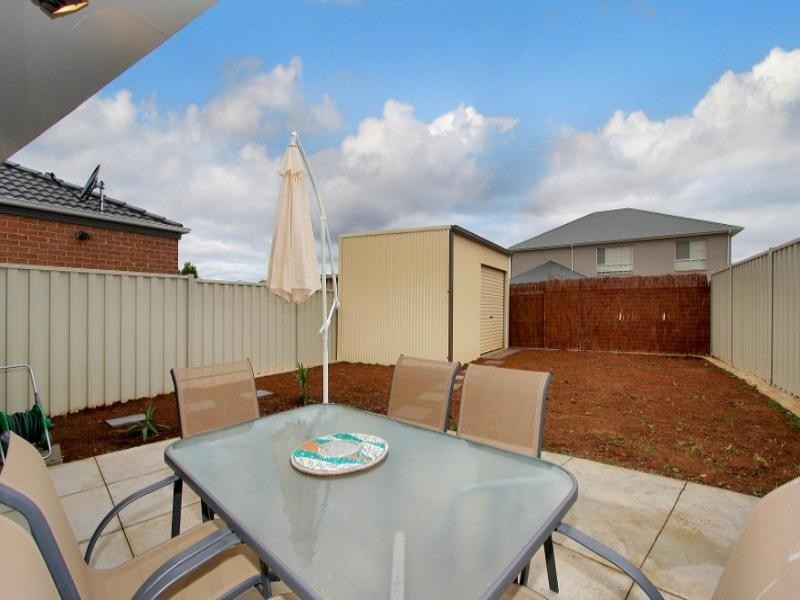 3 Beacon Lane, Caroline Springs VIC 3023