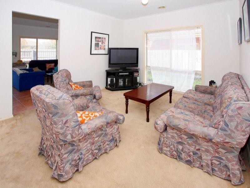 43 Wattletree Drive, Taylors Hill VIC 3037