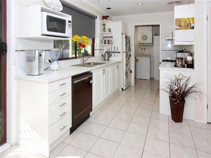 8 Narong Place, Keilor Downs VIC 3038