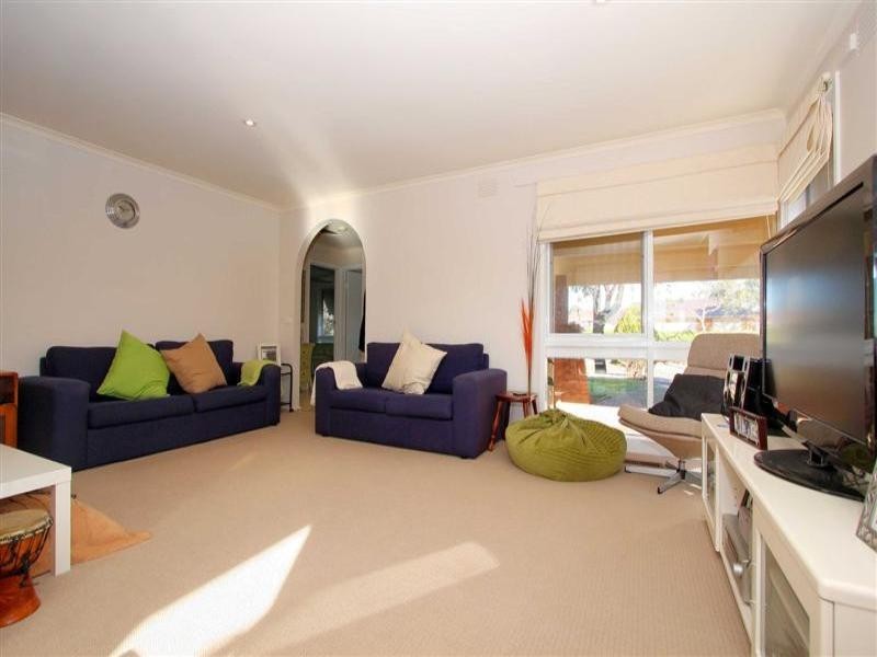 8 Narong Place, Keilor Downs VIC 3038