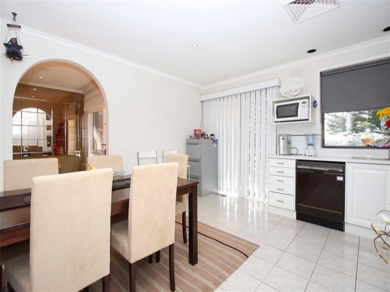 8 Narong Place, Keilor Downs VIC 3038