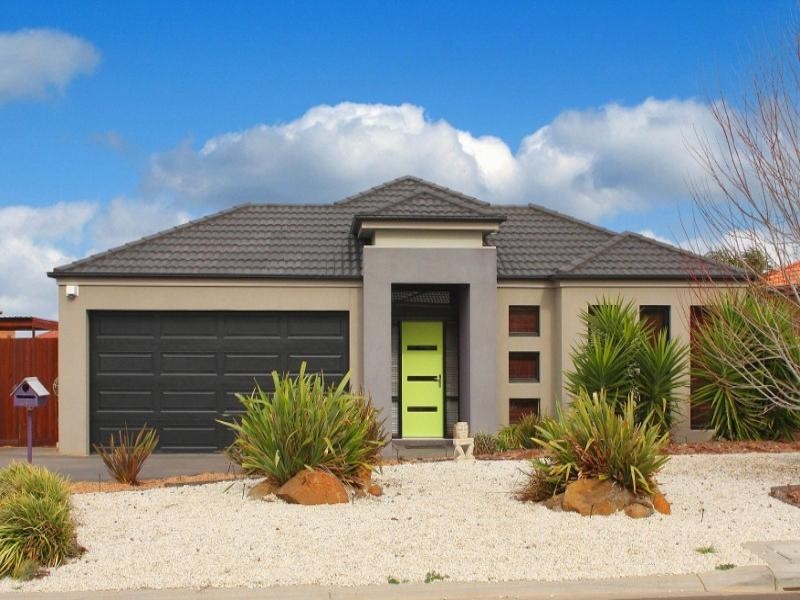 24 Amber Way, Taylors Hill VIC 3037