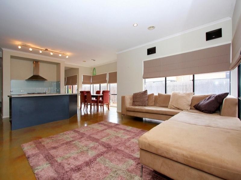 24 Amber Way, Taylors Hill VIC 3037