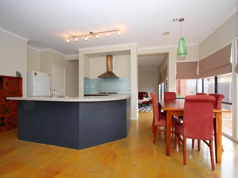 24 Amber Way, Taylors Hill VIC 3037
