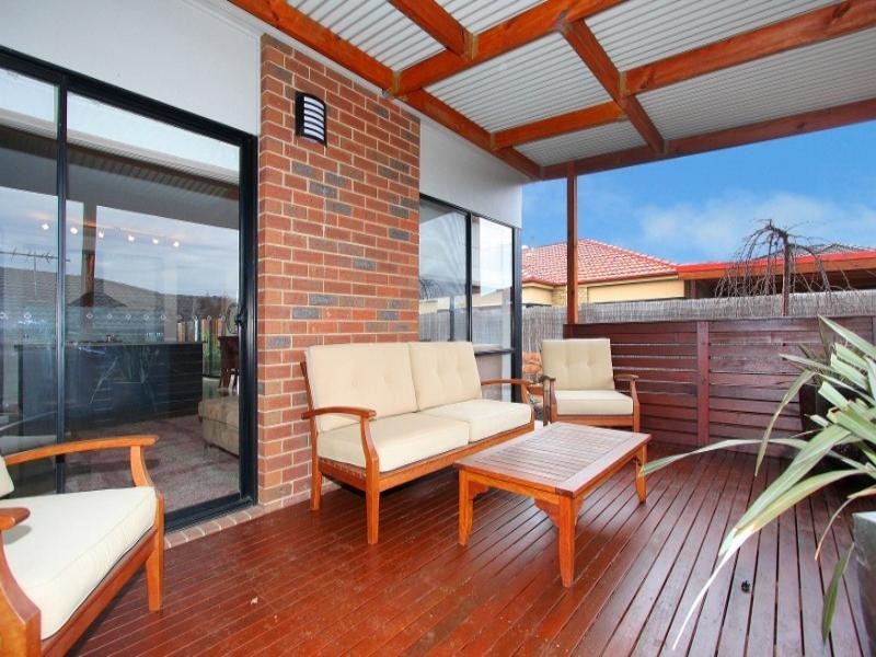 24 Amber Way, Taylors Hill VIC 3037