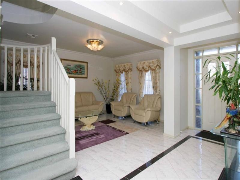 15 Clifton Court, Taylors Lakes VIC 3038