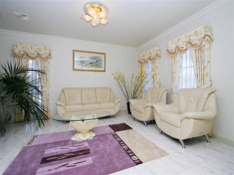 15 Clifton Court, Taylors Lakes VIC 3038