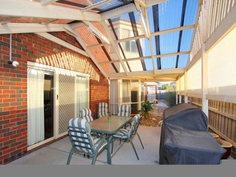 23 Pacific Place, Taylors Lakes VIC 3038