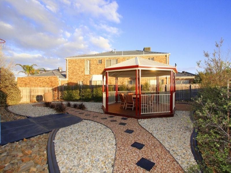 23 Pacific Place, Taylors Lakes VIC 3038