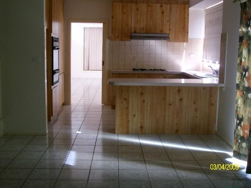 6 Kingsley Place, Delahey VIC 3037