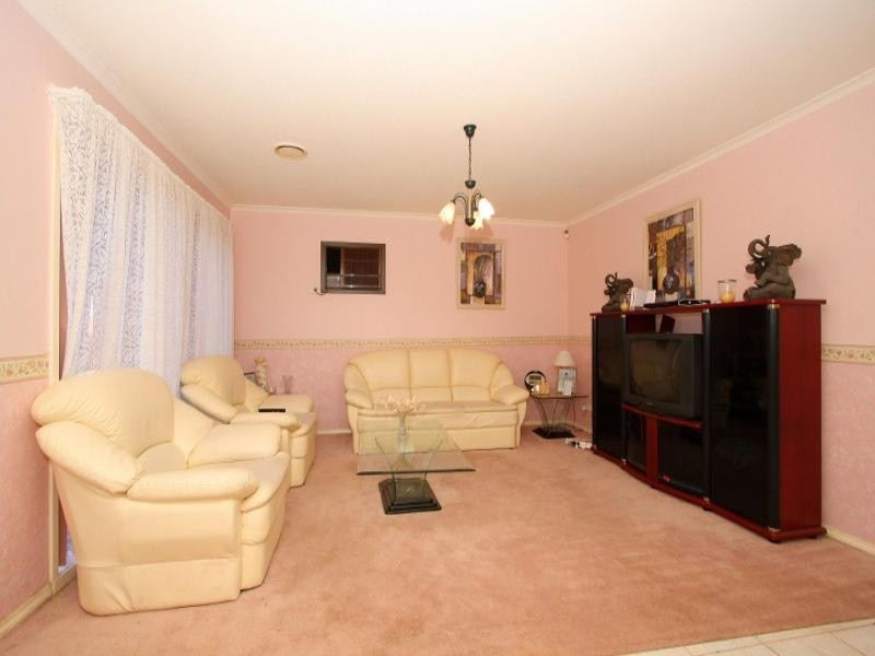 5 Pollock Court, Delahey VIC 3037