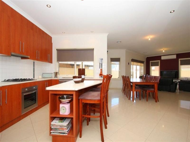 34 The Avenue, Caroline Springs VIC 3023