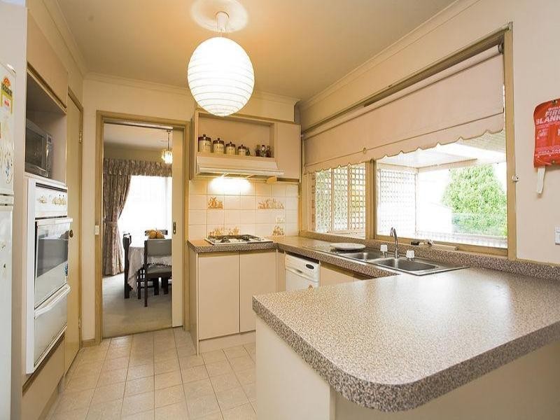 16 Cecil Court, Sydenham VIC 3037