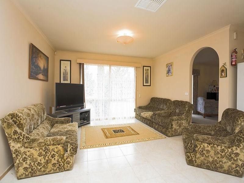 16 Cecil Court, Sydenham VIC 3037