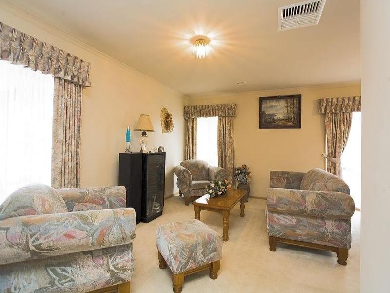 16 Cecil Court, Sydenham VIC 3037