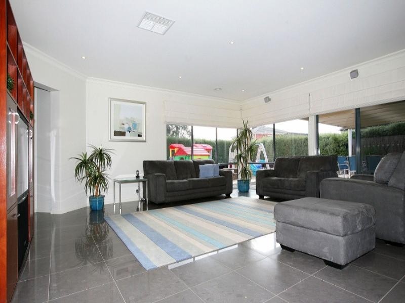 21 Flinders Street, Taylors Hill VIC 3037