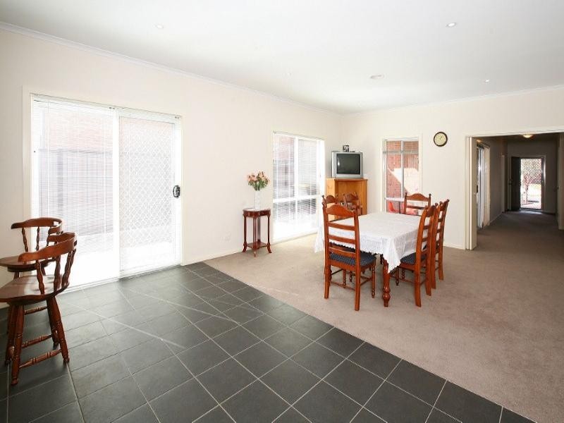 6 Silverleaf Drive, Melton VIC 3337