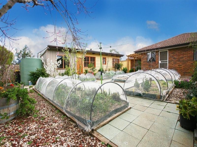 17 Carberry Drive, Kurunjang VIC 3337